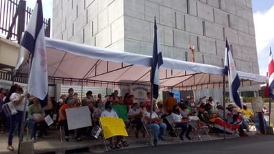 Sindicatos se han manifestado a las afueras de la Asamblea Legislativa. Imagen de ANDE.