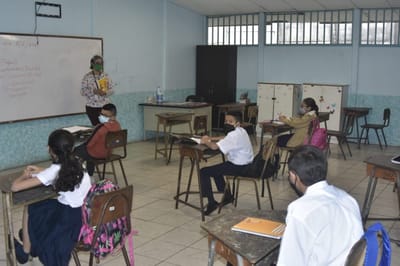 Sistema educativo funciona bajo modalidad combinada. Imagen con fines ilustrativos.
