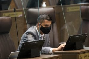 El diputado Daniel Ulate, del PLN, denunció que el Gobierno negocia por debajo de la mesa la iniciativa. (Archivo/CRH).