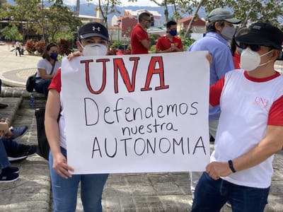 Protesta de universidades contra empleo público.