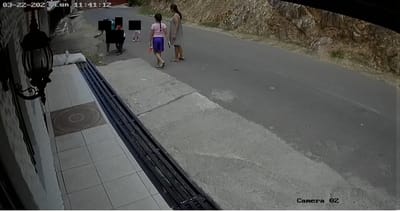 El menor recibe al menos 13 golpes. Captura del video.