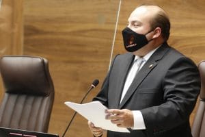 El jefe de fracción del PUSC, Pablo Heriberto Abarca, sostuvo que el ICE tiene "severos problemas". (Cortesía/Asamblea).