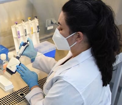 La prueba ayudará a determinar qué lesiones se van a convertir en cáncer. Foto: Laura Rodríguez/UCR.