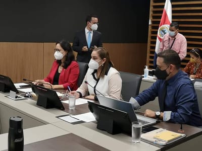 La Comisión de Asuntos Hacendarios del Congreso, que preside la diputada Ana Lucía Delgado (en el centro), comienza este martes el trámite de las 42 mociones al presupuesto nacional para el próximo año. (Archivo/CRH).