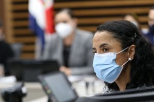 La diputada Yorleny León, del PLN, se mostró preocupada por los atrasos en las obras de ampliación de la ruta 32. (Archivo/CRH).