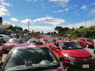 Movimiento de taxistas en Pérez Zeledón en setiembre de 2021. Archivo CRH