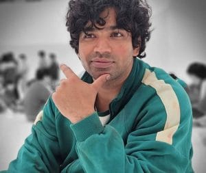 Ali era un migrante pakistaní que ingresó al Juego del Calamar para mantener a su familia
