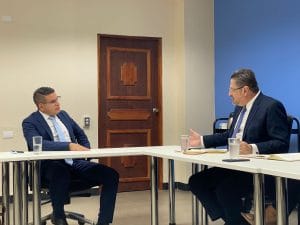 Rodrigo Chaves, presidente electo, y Fabricio Alvarado, futuro jefe de fracción de Nueva República. (Archivo/CRH).