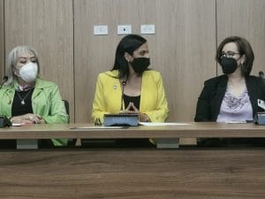 En el centro, Marcela Guerrero, jerarca del Inamu. (CRH).