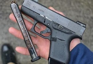 Fotografía con fines ilustrativos de arma Glock 9X19.