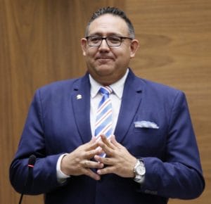 El diputado pide apoyar la reforma.