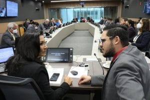 Diputados Paulina Ramírez (PLN) y Carlos Felipe García (PUSC), de la Comisión de Asuntos Hacendarios del Congreso. (Archivo/CRH).
