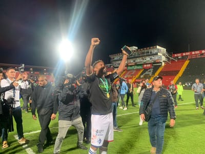 Marcel Hernández celebra el título del Cartaginés