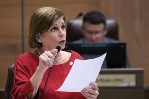 La jefa del oficialismo, Pilar Cisneros, insiste que se investigue a todos los partidos políticos por igual. (Foto: Minor Solís)