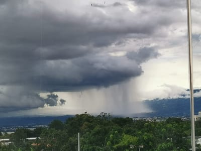 Luvia en Alajuela/Foto Venancio Madrigal