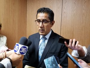 El ministro de Hacienda, Nogui Acosta, ya busca un pre fondo en caso de que los tiempos no alcancen. (Foto: CRH)