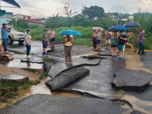 Las fuertes lluvias afectaron la calle en en el barrio el Lince Higuito de Desamparados. (Foto: CRH)