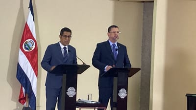 Rodrigo Chaves, presidente de la República, y Nogui Acosta, ministro de Hacienda. (CRH).