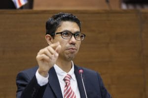 El ministro presentará un nuevo proyecto para modificar la Ley de Aresep. (Foto: Minor Solís)