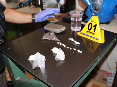 Autoridades decomisaron droga y un arma de fuego en la casa del sujeto | Cortesía