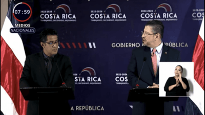 El ministro de Hacienda, Nogui Acosta y el presidente, Rodrigo Chaves (CRH)