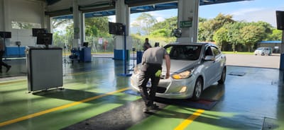Inspección vehicular a cargo de Dekra. Cortesía Dekra Costa Rica