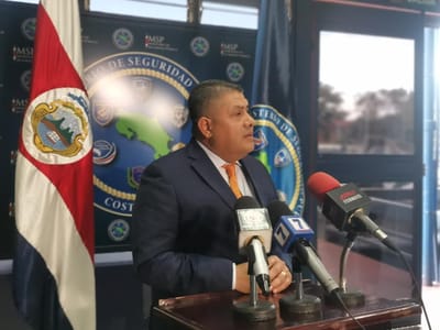 El Ministro Jorge Torres atendió a los medios de comunicación.