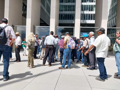 Un grupo de agricultores quiso ingresar al Congreso el pasado 14 de febrero, pero no todos pudieron ingresar. (Foto: CRH)