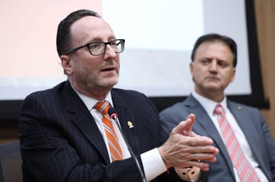 Eli Feinzaig cree que sacar a Costa Rica de la lista negra de la Unión Europea y la rebaja al marchamo, deben ser las prioridades de los diputados en estos tres meses. (Foto: Asamblea)