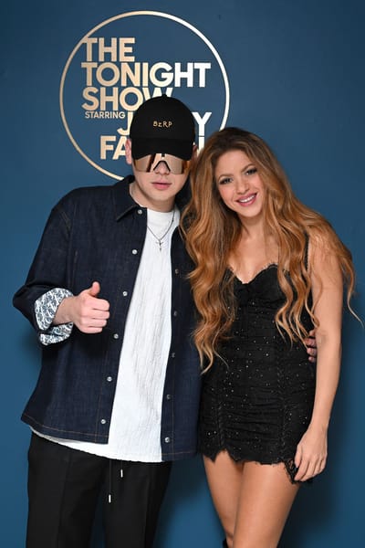 Shakira y Bizarrap en el show de Jimmy Fallon. (Imagen tomada de Vogue México)