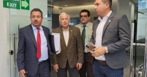 Alcaldes de Cartago presentando recurso de amparo | Cortesía