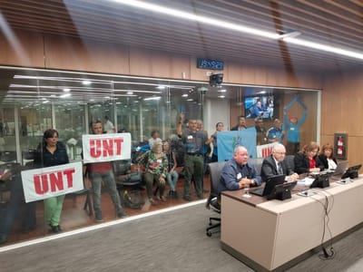 Los trabajadores se manifestaron en la barra del público. (Foto: CRH)
