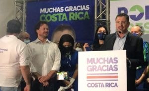 Federico Cruz, asesor de comunicación y estrategia, junto con el presidente Rodrigo Chaves.