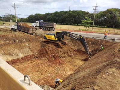 Obras en Barranca-Limonal, en la Interamericana Norte. Foto cortesía de Arrendadora Conpensa S.A.