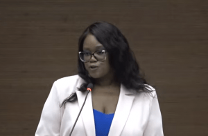 Angie Cruickshank Lambert, defensora de los Habitantes (CRH)