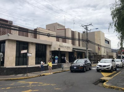 Fachada de los tribunales de Heredia. (Paulo Villalobos | CRHoy.com)