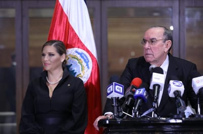 La diputada del PUSC María Marta Carballo (primera secretaría del Directorio) y el presidente del Congreso Rodrigo Arias. (Foto: Asamblea)