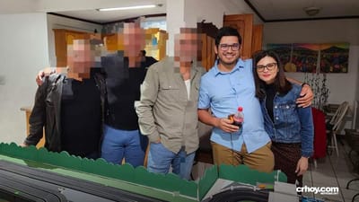 Ministro del MAG, Víctor Carvajal con su novia Vivian Campos.
