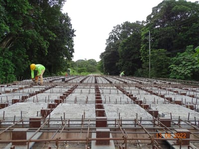 Imagen de la construcción de una de las estructuras. Cortesía Lanamme