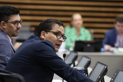 Antonio Ortega, jefe de fracción del FA presentó la moción (CRH)