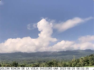 Erupción de este 25 de agosto en horas de la mañana. Cortesía Ovsicori
