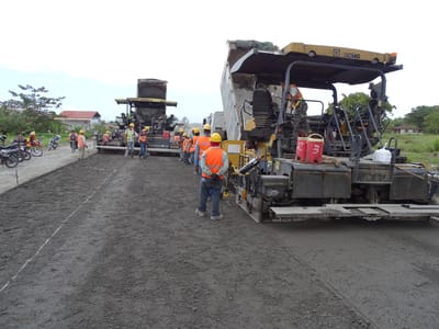 Imágenes de construcción en el proyecto de ampliación de la ruta 32, entre Río Frío y Limón. Cortesía Lanamme