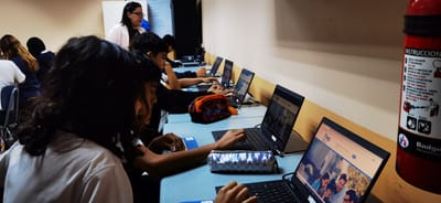 2.479 centros educativos cuentan con herramientas tecnológicas pero no con docentes de informática.