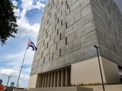 Actualmente, son 42 legisladores los que aceptan usar el beneficio del celular.