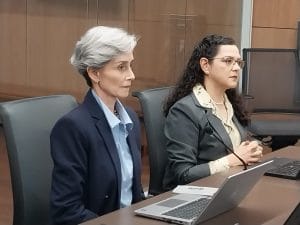 A la izquierda, Silvia Charpentier, vicepresidenta del Banco Central de Costa Rica. (CRH).
