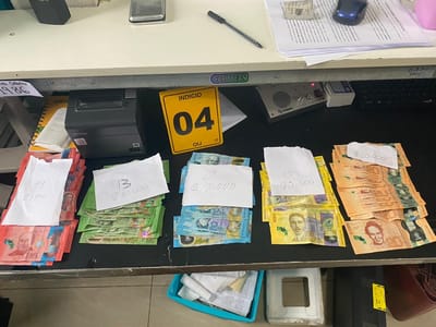 Ganancias decomisadas a organización que se dedicaba a la presunta venta de lotería clandestina. Crédito: Organismo de Investigación Judicial