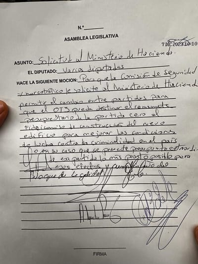 Moción aprobada.