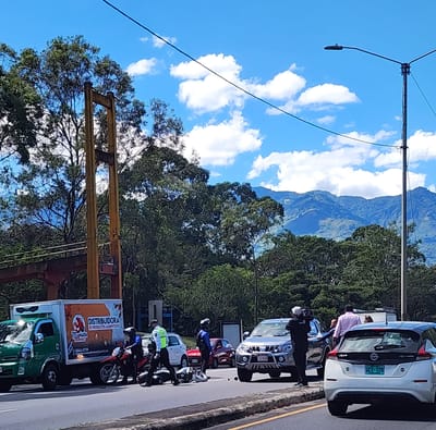 Imagen del choque que sucedió este jueves en Circunvalación. Cortesía