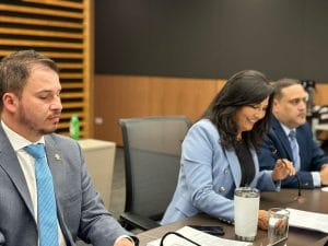 De izquierda a derecha, Pablo Sibaja, Nueva República, y Paulina Ramírez, PLN. (CRH).
