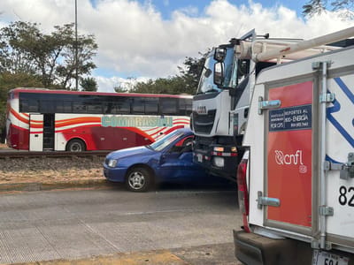 Colisión en Sabana Sur, en medio del caos vial reportado en la mañana de este 14 de febrero. CRH